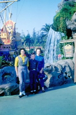 MotherDianneMikeR Disneyland.jpg