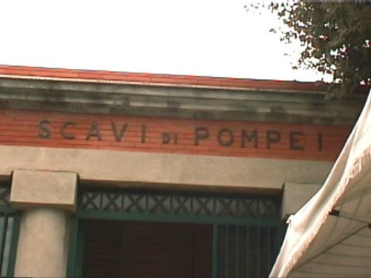 Pompeii Italy 2000 - 031.jpg